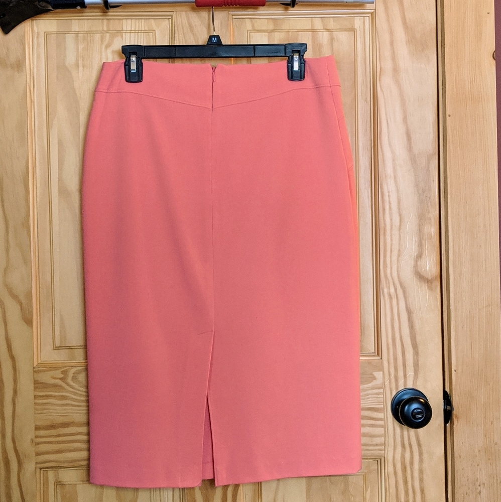 New York & Company 7th avenue skirt. Size 6. - Picture 3 of 7